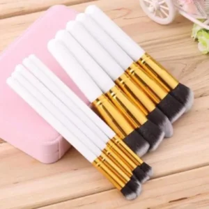 Kit pincéis de maquiagem com 10 peças e cerdas macias, ideal para aplicar base, pó, blush e sombra com precisão e acabamento profissional.
